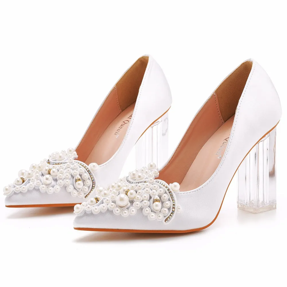 Chaussures de mariage en satin à bout pointu avec perles blanches