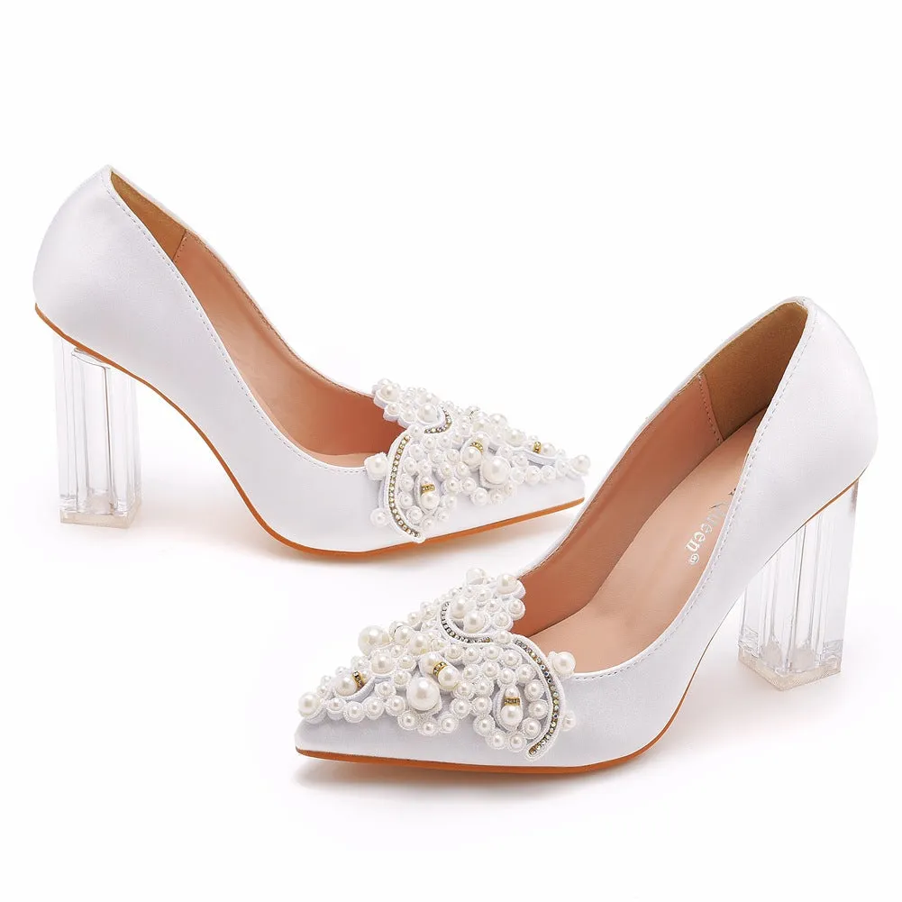 Chaussures de mariage en satin à bout pointu avec perles blanches