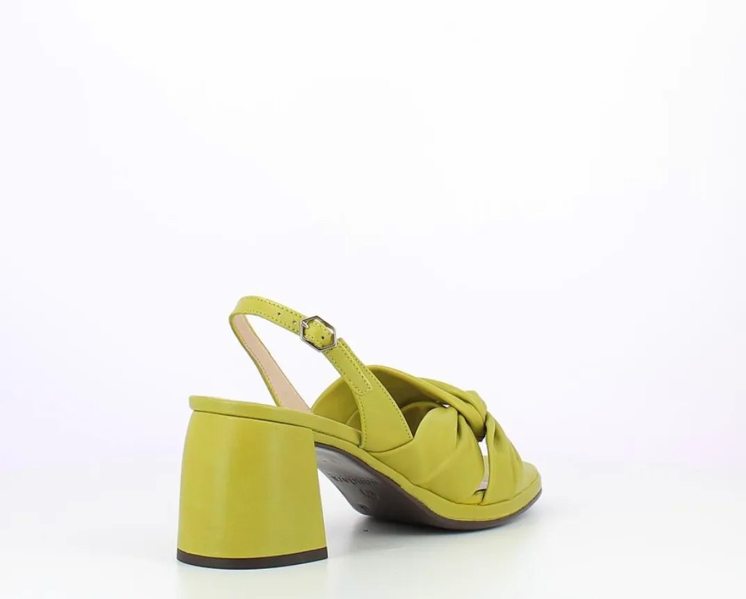 F8202 Twist Apple Block Heel