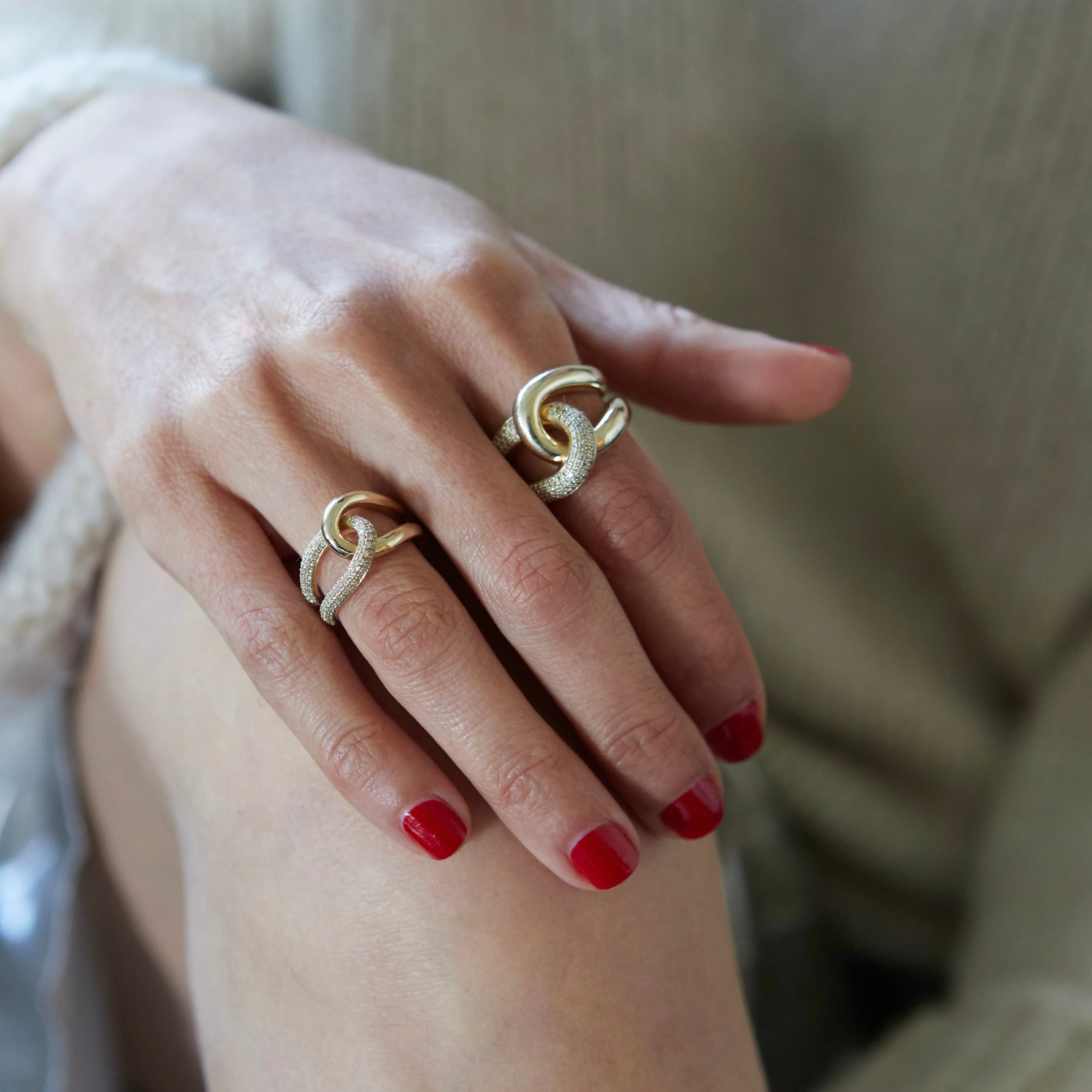 Full Link Ring with White Pavé Diamonds