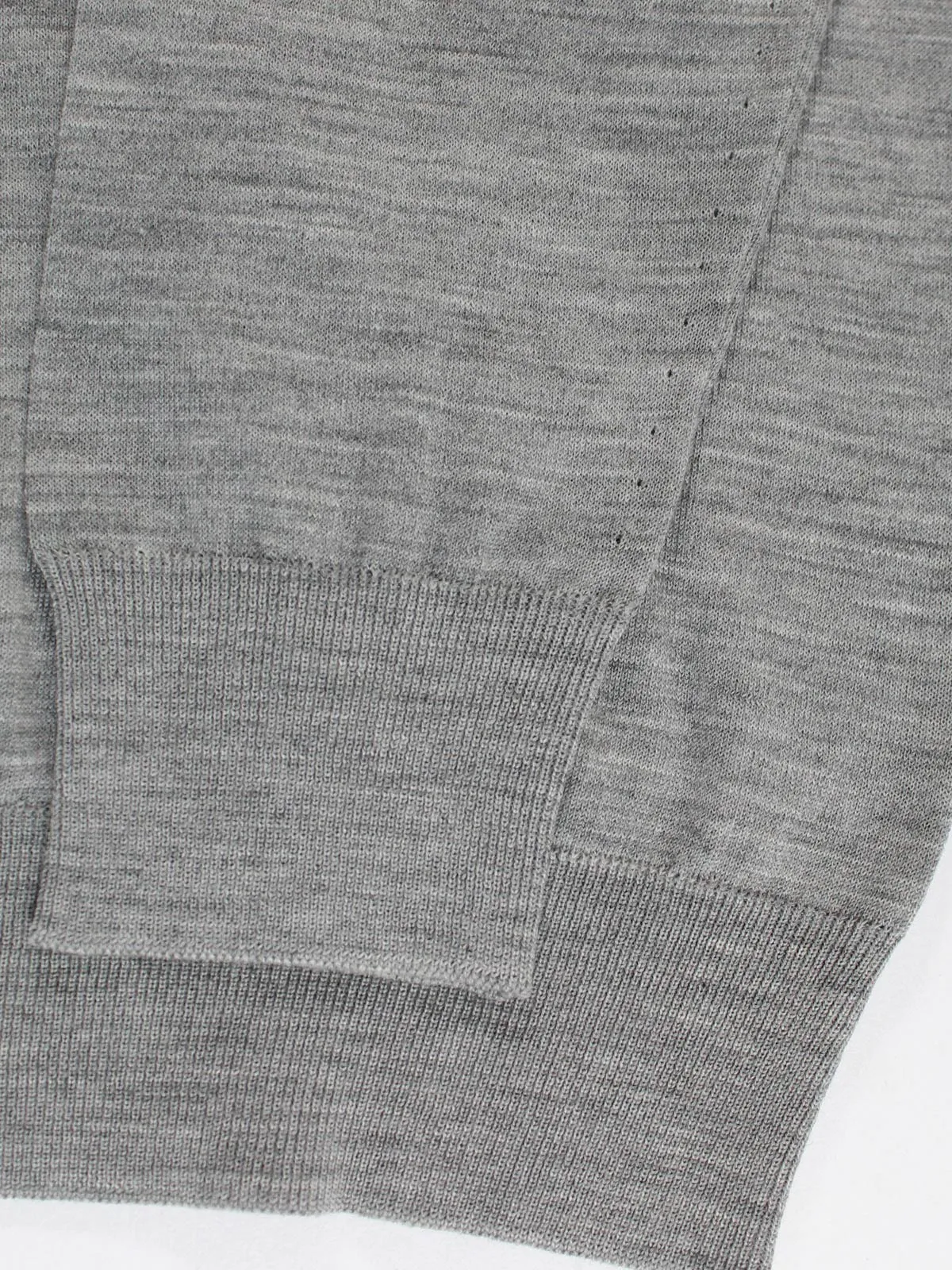 Kiton Sweater Gray 14 Micron Wool V-Neck M - EUR 50 SALE