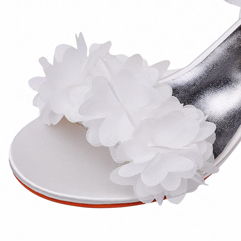 sandales de mariage en satin à talons épais et bout ouvert avec fleurs blanches