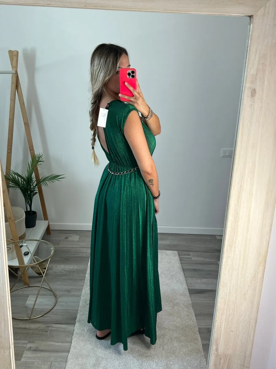 Vestito lungo verde satin con spacchi e catenina